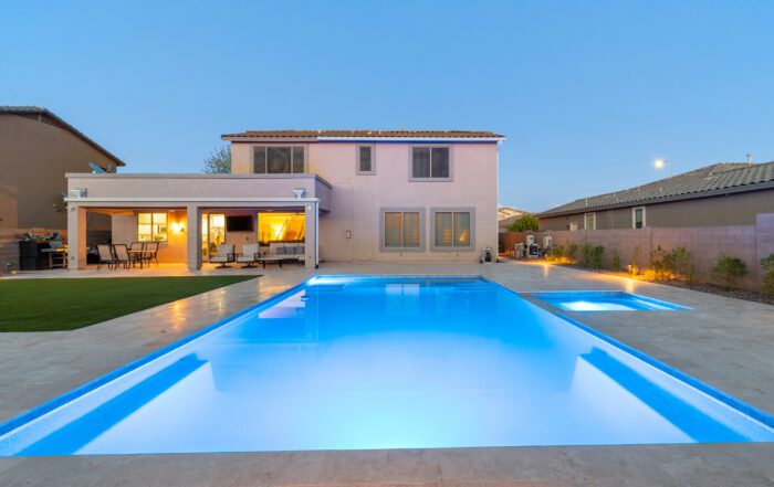 Pool with nicheless pool lights